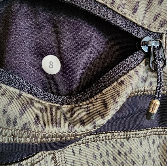 Lululemon size 8 crop - Picture 4 of 7